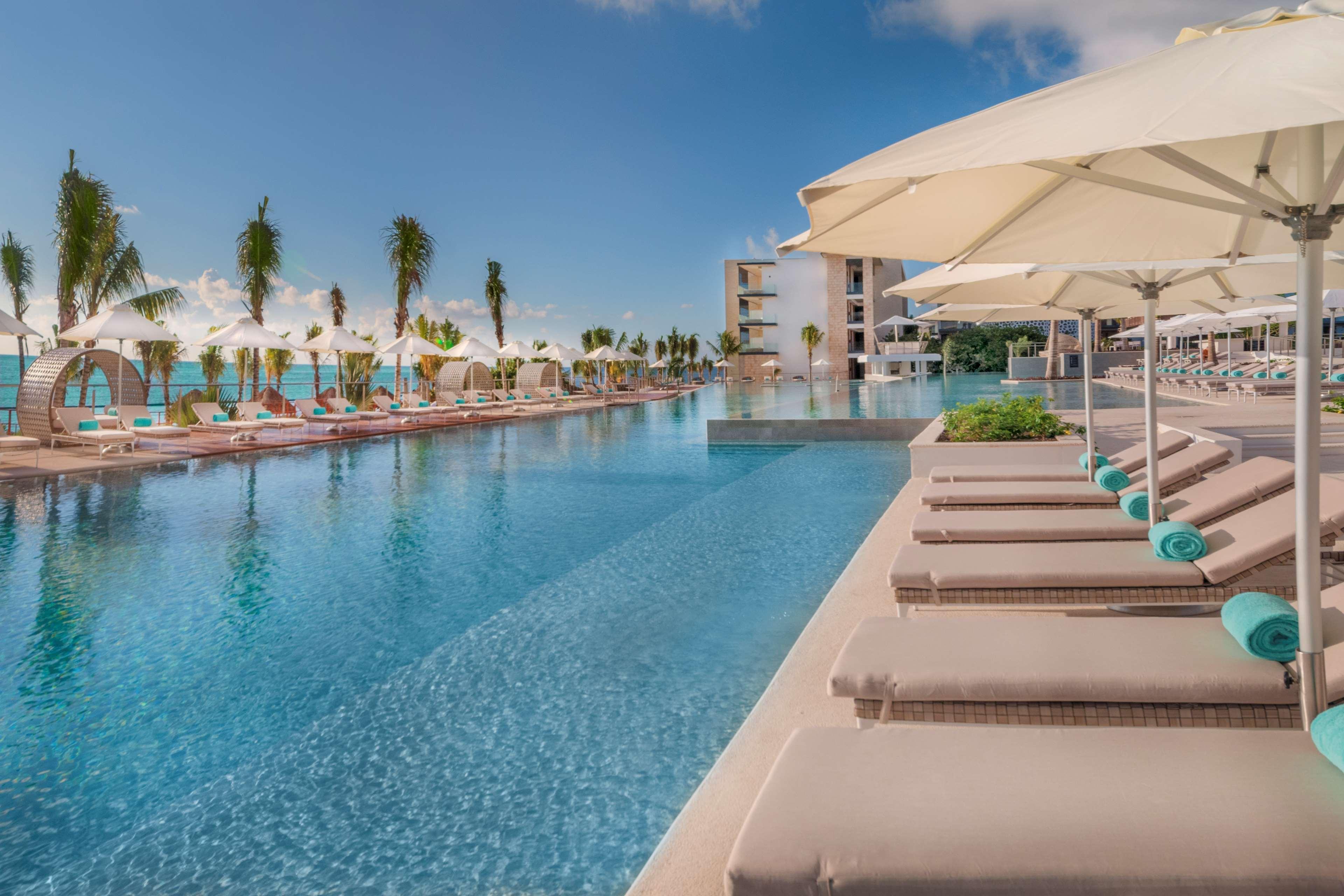 Haven Riviera Cancun (Adults Only) Alfredo V. Bonfil Exterior foto The pool at the Hilton Cancun Resort
