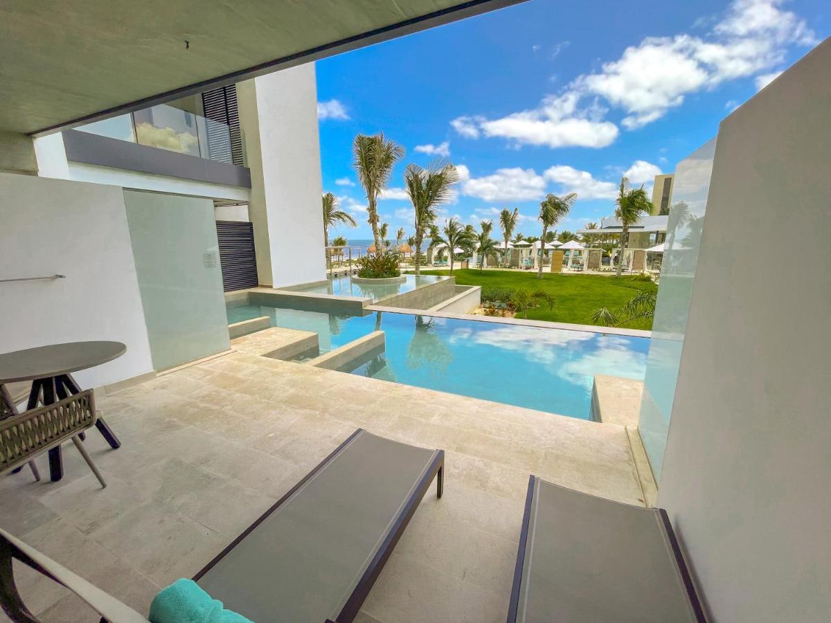Haven Riviera Cancun (Adults Only) Alfredo V. Bonfil Exterior foto A swim-out room at the Grand Palladium Costa Mujeres Resort & Spa