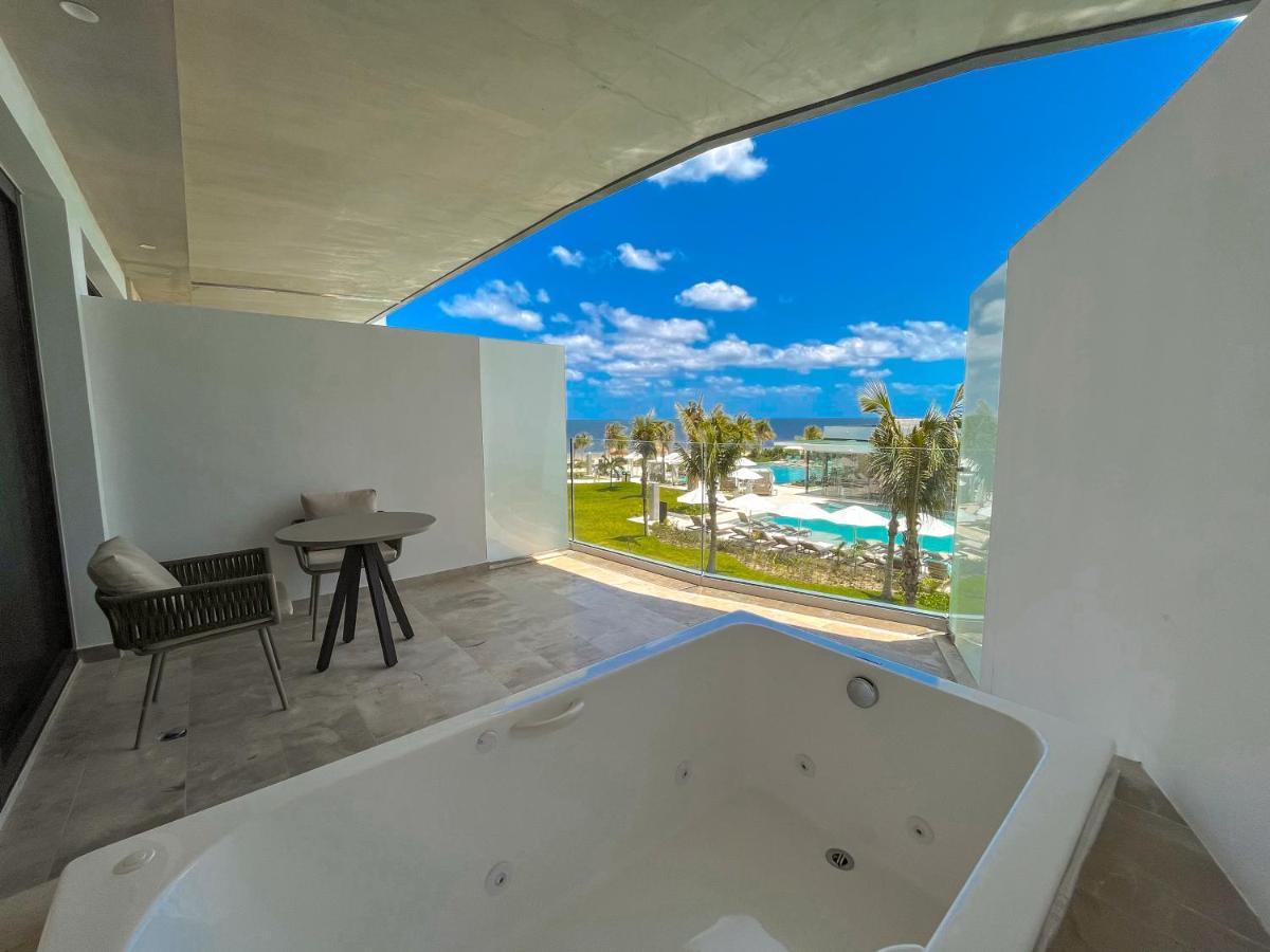 Haven Riviera Cancun (Adults Only) Alfredo V. Bonfil Exterior foto Balcony of a suite at the Grand Palladium Costa Mujeres Resort & Spa
