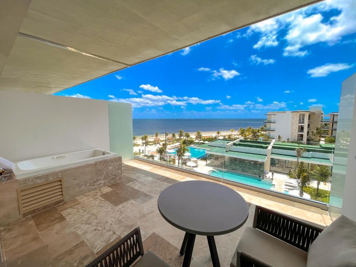 Haven Riviera Cancun (Adults Only) Alfredo V. Bonfil Exterior foto Oceanfront view from a suite at the Grand at Moon Palace