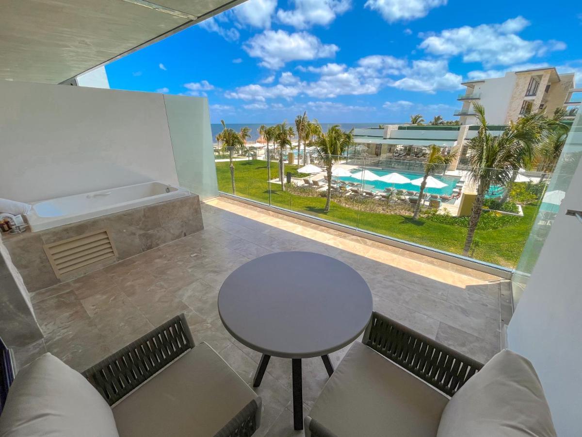 Haven Riviera Cancun (Adults Only) Alfredo V. Bonfil Exterior foto Balcony of a Junior Suite