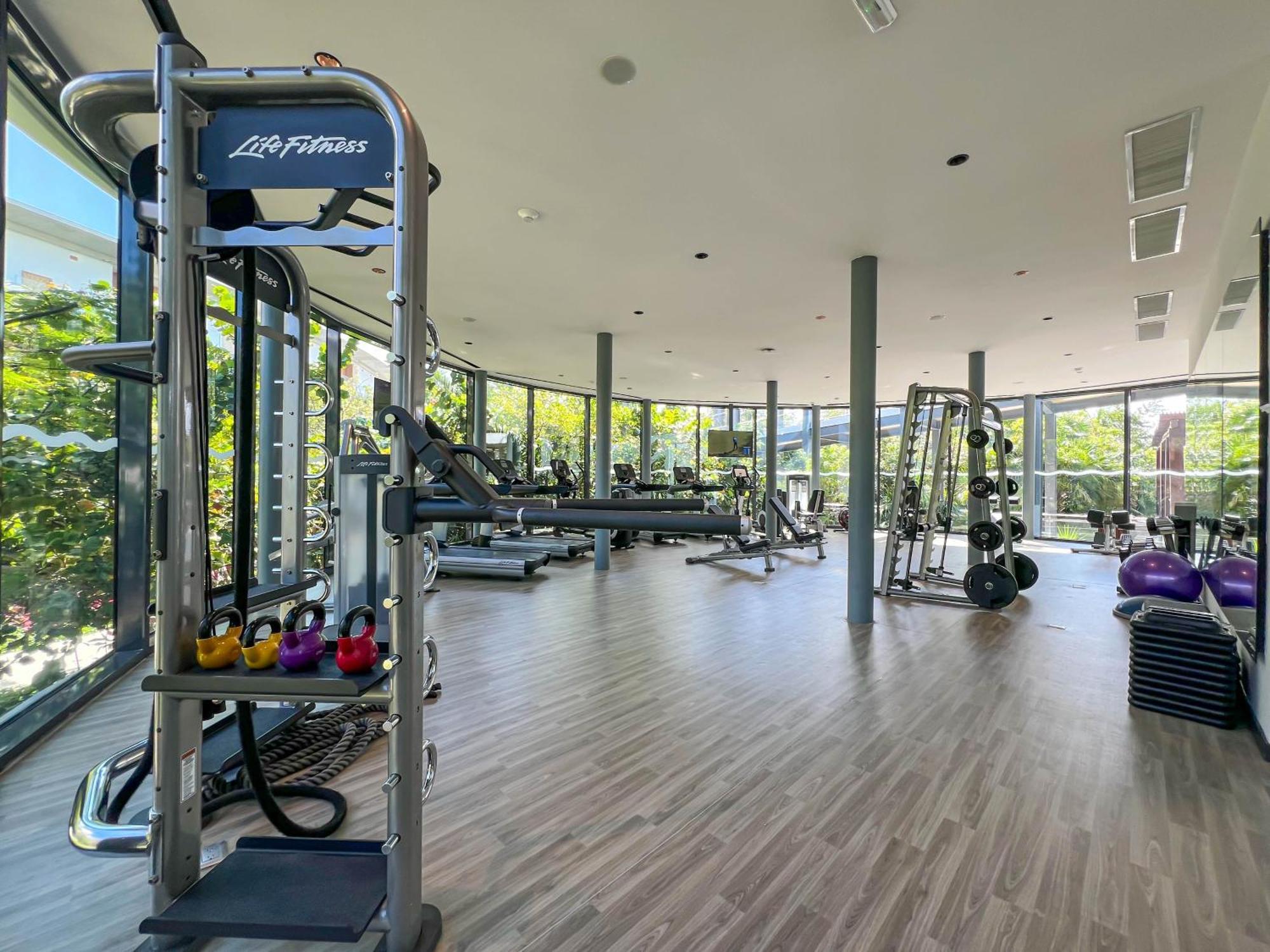 Haven Riviera Cancun (Adults Only) Alfredo V. Bonfil Exterior foto Life Fitness gym at the 10th floor of the hotel