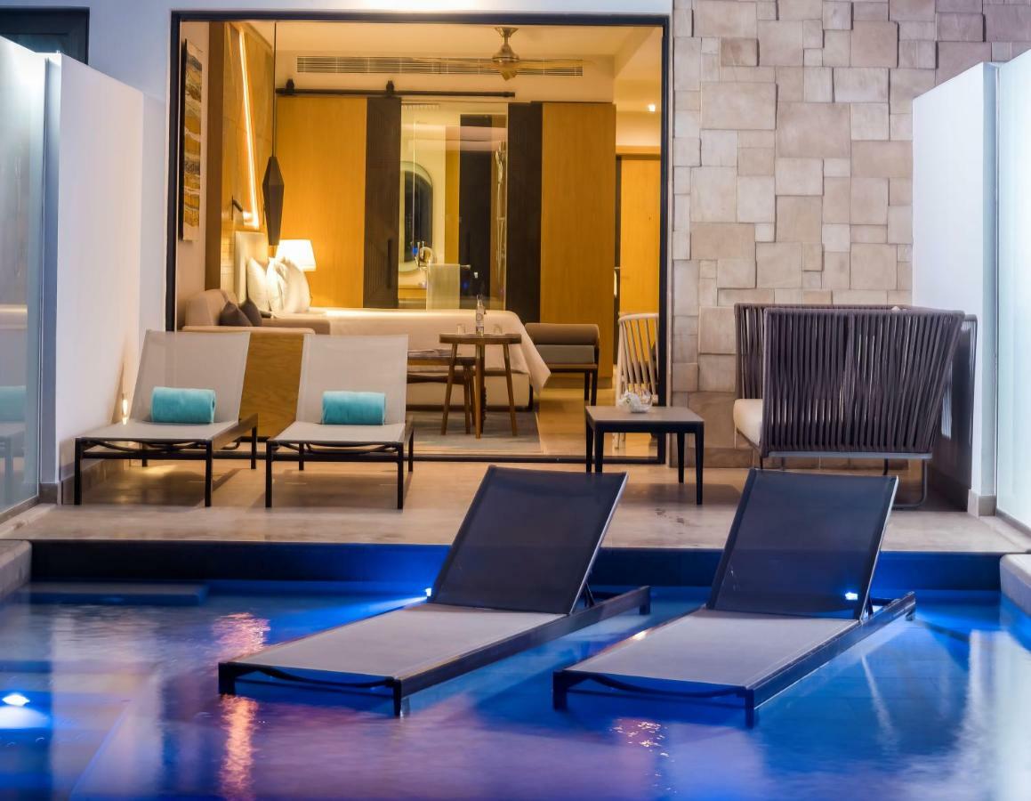 Haven Riviera Cancun (Adults Only) Alfredo V. Bonfil Exterior foto A pool villa at the hotel